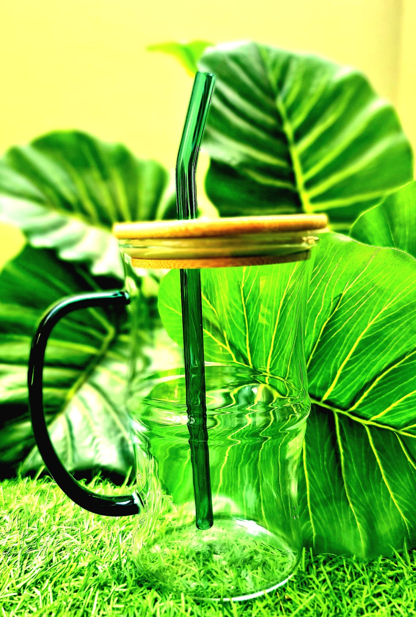 Vintage Round Glass Cup with Bamboo Lid and Glass Straw